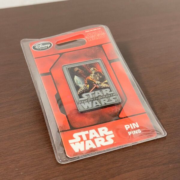スターウォーズ フォースの覚醒上映記念ピンバッジ【非売品】