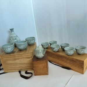 加川窯(韓国) 掻き落とし陶器 3組(煎茶碗セット、醤油さし?、酒器セット) 箱付