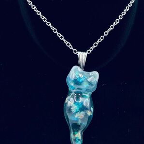 ブラックオパール風 ねこネックレス 蓄光 「83」