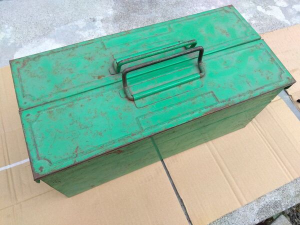 送料込み 金属製工具箱 鉄箱 工具ボックス 両開き スチールボックス 2段式ツールボックス 現状品 錆傷凹み歪み汚れあり