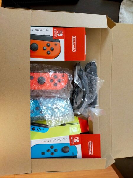 Nintendo Switch Joy-Con コントローラー 新品未使用 純正品 ネオンレッドR/ ネオンブルーL