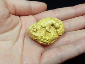 ♪即決【壽】天然珍稀黄楊木無垢根材高彫根付●『年年余魚』Noc7