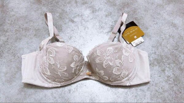 【新品】ワコール LUXE BEAUTE ブラ D70