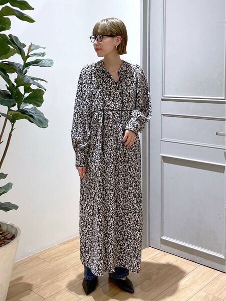 【ローリーズファーム】前後着用可能 2WAYハナガラワンピース ブラック 長袖ワンピース ロング丈