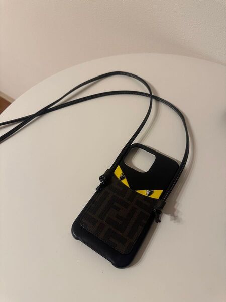 美品 FENDI iPhone14Pro Max ケース ショルダー付き