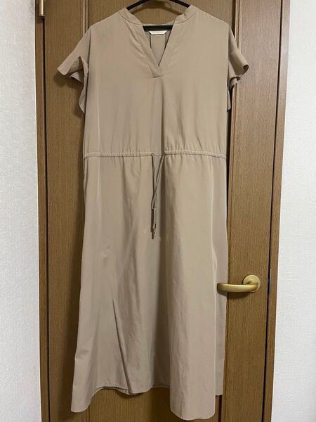 ビームスハート スキッパーワンピース ベージュ