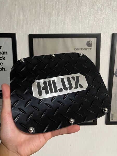 給油口カバー HILUX ハイラックス GUN125 穴開け不要 簡単貼り付け