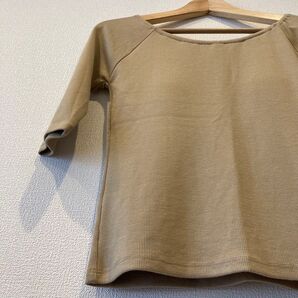 《新品》5000円で購入 MURUA カップ付きラウンドネックトップス シンプルカットソー ニットトップス オールシーズン