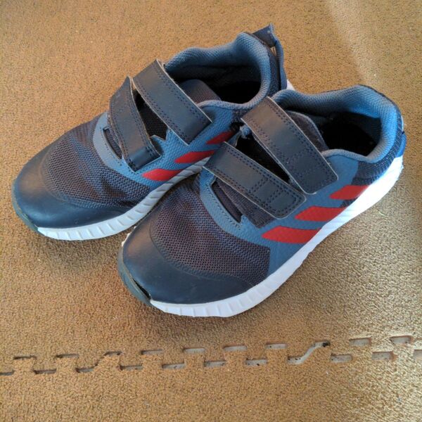 adidas靴21cm