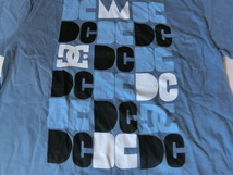 USA購入 人気スケボー系アメカジブランド 【DC SHOES】 ロゴ多数プリントTシャツUS BOY’S XLサイズ ブルーグレー_画像3