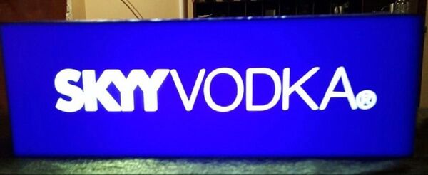SKYY VODKA BOXネオン