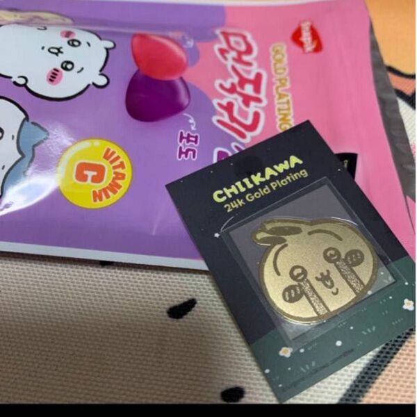 ちいかわ うさぎ ゴールドステッカー 韓国