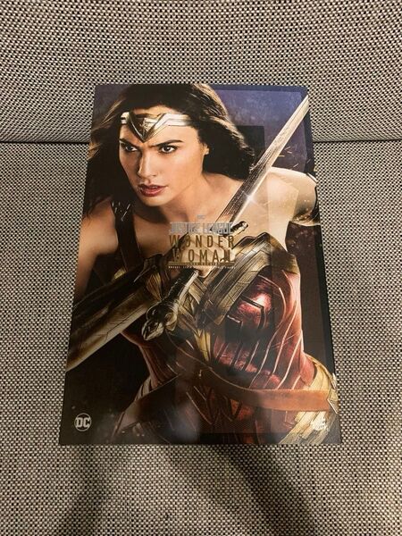 ワンダーウーマン ホットトイズ
