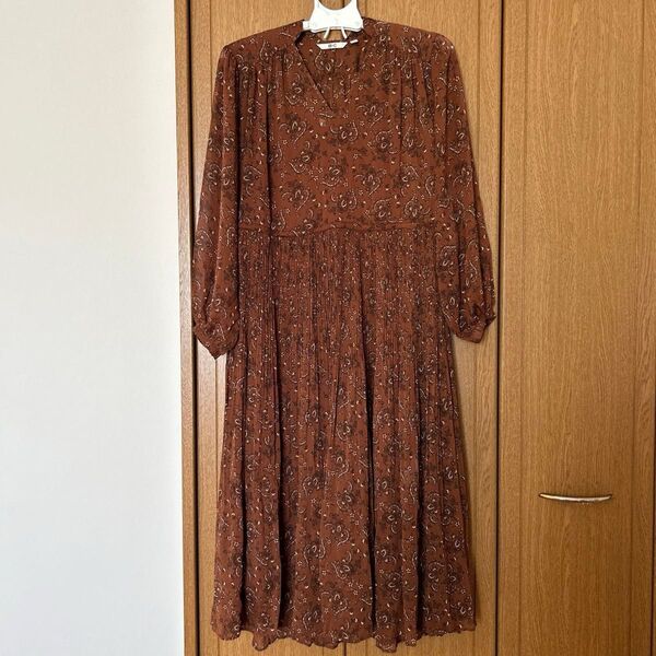 ユニクロ シフォンプリーツワンピース