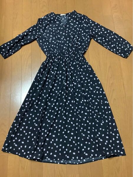 ワンピース GLACIER 黒 小花柄 M