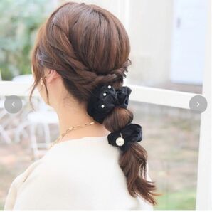 ◯・着痩せ ヘアアクセサリー ヘアーアクセサリー 黒 パールをあしらったシュシュ2個セット hina&komachi