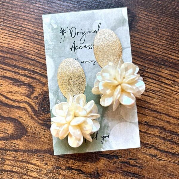 デザインゴールド フラワーボール キナリ 結婚式 ウエディング ピアス イヤリング