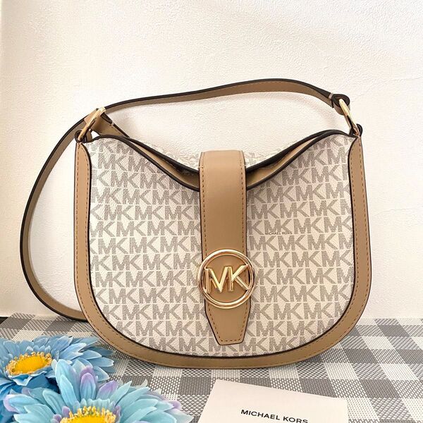新品☆MICHAEL KORS ホワイト ベージュ シグネチャー ショルダーバッグ