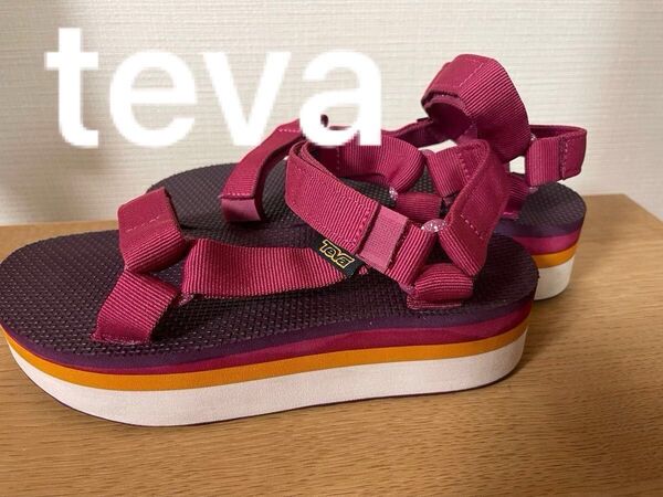 teva 厚底スポーツサンダル