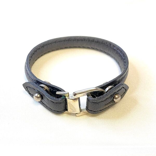 レザーバングル 皮革 ブラック 黒 ブレスレット レディース 本革 ステッチ アクセサリー シルバーカラー金具