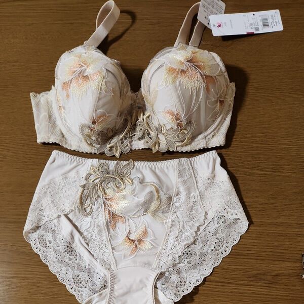 新品 ワコール ブラ&ショーツセット LASEE