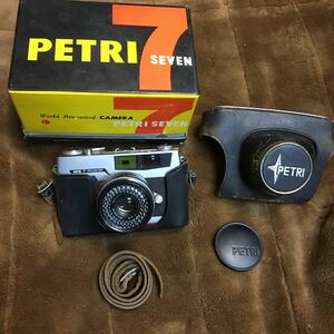 【PETRI SEVEN 箱入カバーケース付き】1961年　名機　ペトリ　透視ファインダー　35mm グッドデザイン　栗林　カメラ写真機【19/10 C-2】