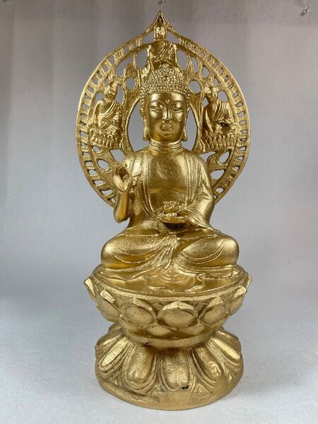 仏像 仏教美術 阿彌陀仏様です。高さ約35㎝ 幅さ18.8cm 重さ約3.85Kg 金属製で、中古品 。