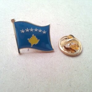 （管理番号ZP1102）国旗のピンズ１個「コソボ」