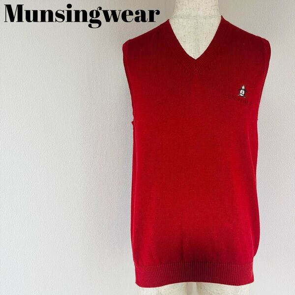 【良品】マンシングウェア Munsingwear ニットベスト Vネック ワンポイント ロゴ刺繍 レッド ゴルフウェア