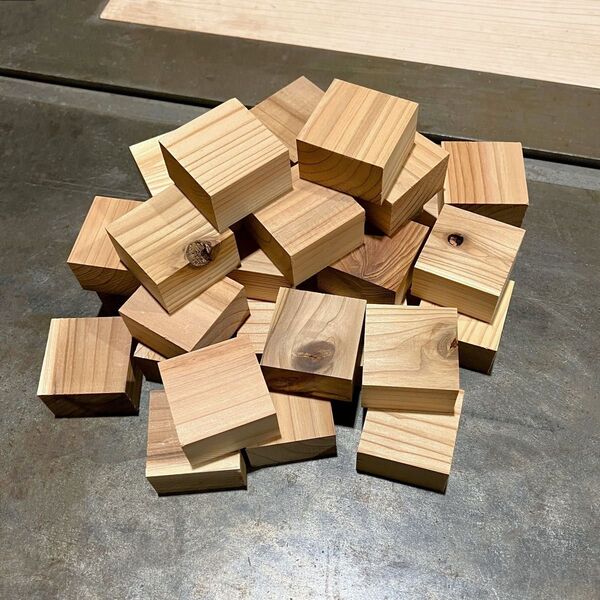 木材端材 国産杉 無垢材 4cm角 四角形 木工DIYや工作に