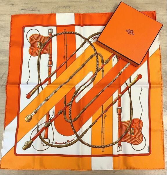 【未使用】HERMESシルクスカーフ ロープと鞭のデザイン 箱付 カレ45