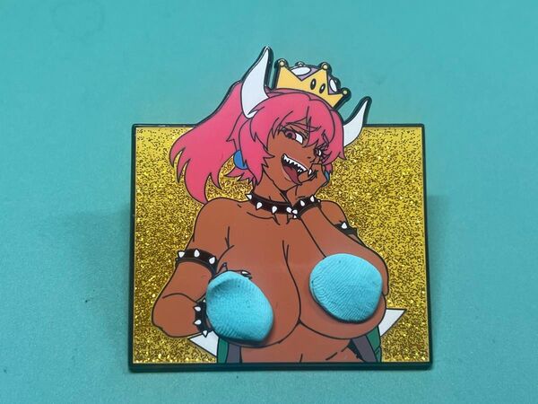 「中古品」クッパ姫 金属ピンバッジ R18 並行輸入品