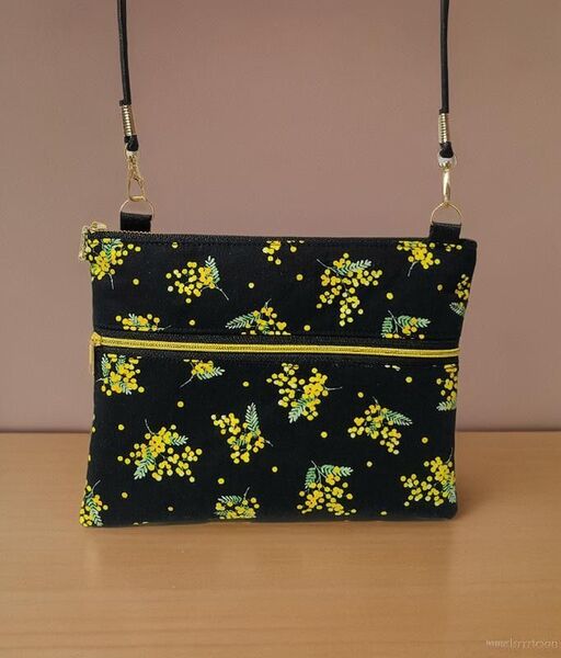 ハンドメイド Wファスナーポシェット ショルダーバッグ サコッシュ ミモザ柄 散歩 ポシェット 斜め掛け 花柄