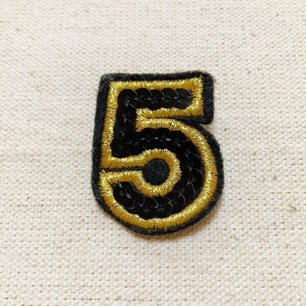 No.5刺繍ワッペンピンバッジ