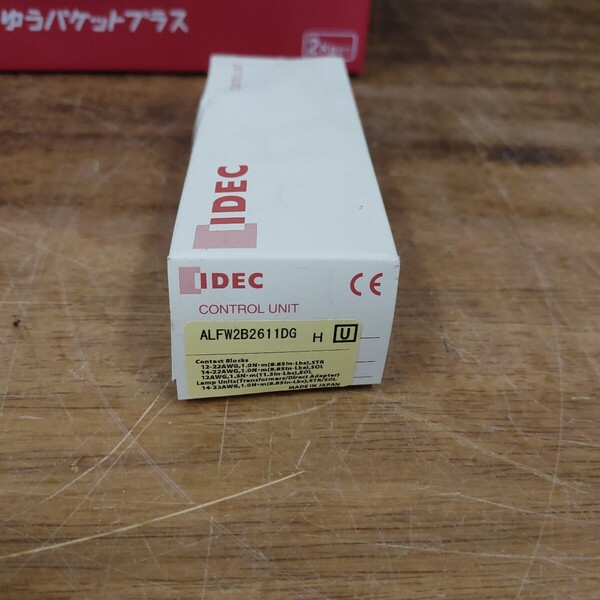 たぶん 未使用 IDEC ALFW2B2611DG 照光押ボタン スイッチ 突形 フルガード付 記名式 (LED)モメンタリ形