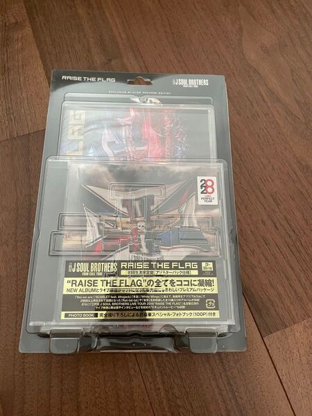 RAISE THE FLAG (CD+Blu-ray Disc&Blu-ray Disc2枚組)) (初回生産限定盤)
