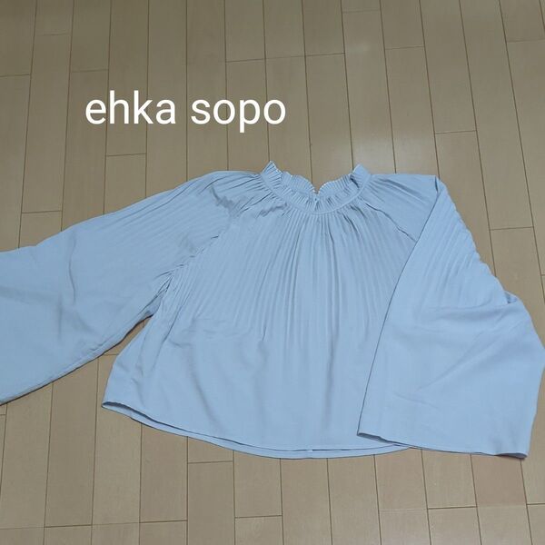 ehka sopo プリーツかわいい ブラウス ライトグレー