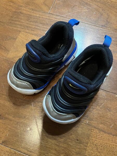 NIKE ダイナモ スニーカー 12センチ シルバー ブラック ブルー