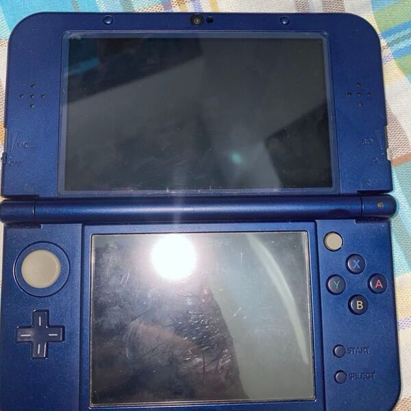 任天堂 New NINTENDO 3DS (初期化済み)(本体とケースと充電器のみ)(カセットのおまけあり)