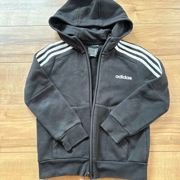 adidas パーカー 120センチ