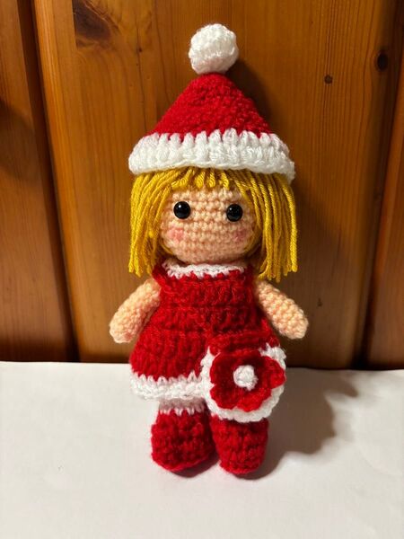あみぐるみ サンタ帽子の女の子 ハンドメイド
