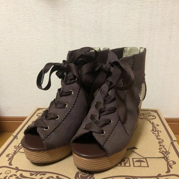 axes femme レースアップブーサン 茶色 Mサイズ