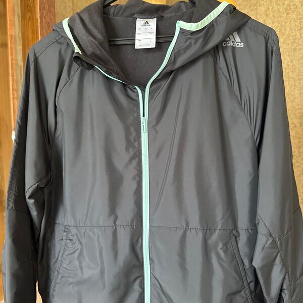 ウインドブレーカーadidas