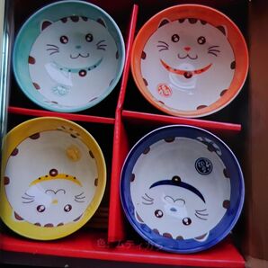 幸運猫のセラミックボウル4個セット