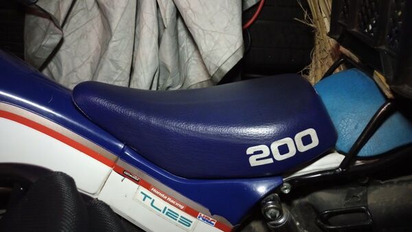 ホンダ HONDA TL200 シート