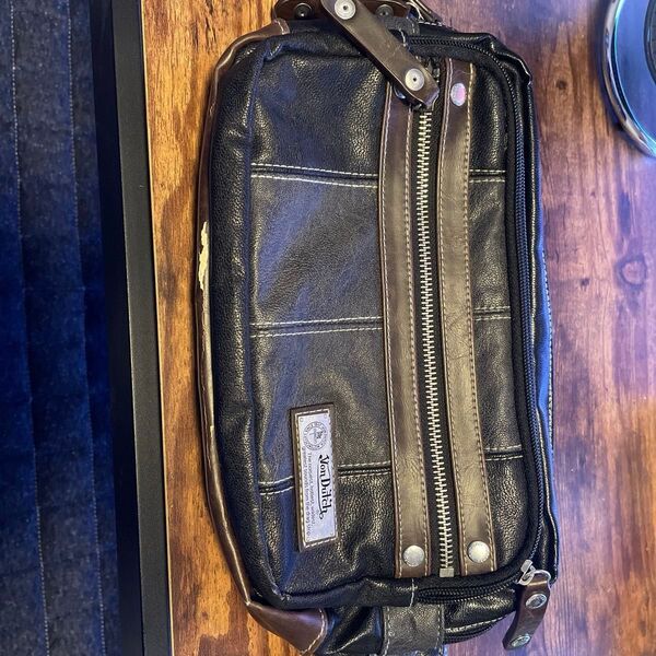中古美品 ボディバッグ ショルダーバッグ Von Dutch ボンダッチ