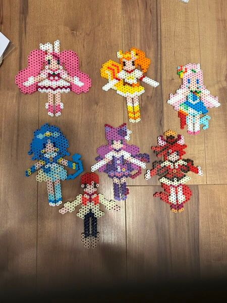 値下げ致しました。アイロンビーズ キラキラプリキュアアラモード 7体セット