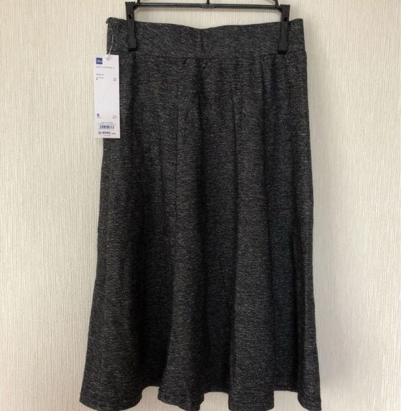 【新品】GU カットソー フレアスカート ブラック