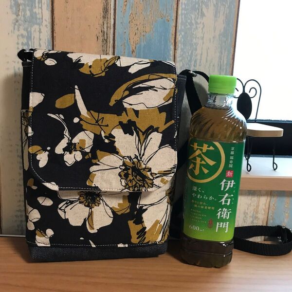 241 北欧 花柄 花 チャコールグレー ハンドメイド スマホポーチ