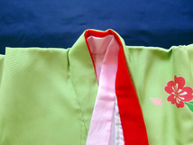 ピンクの長襦袢付き　着物には赤い重衿付き